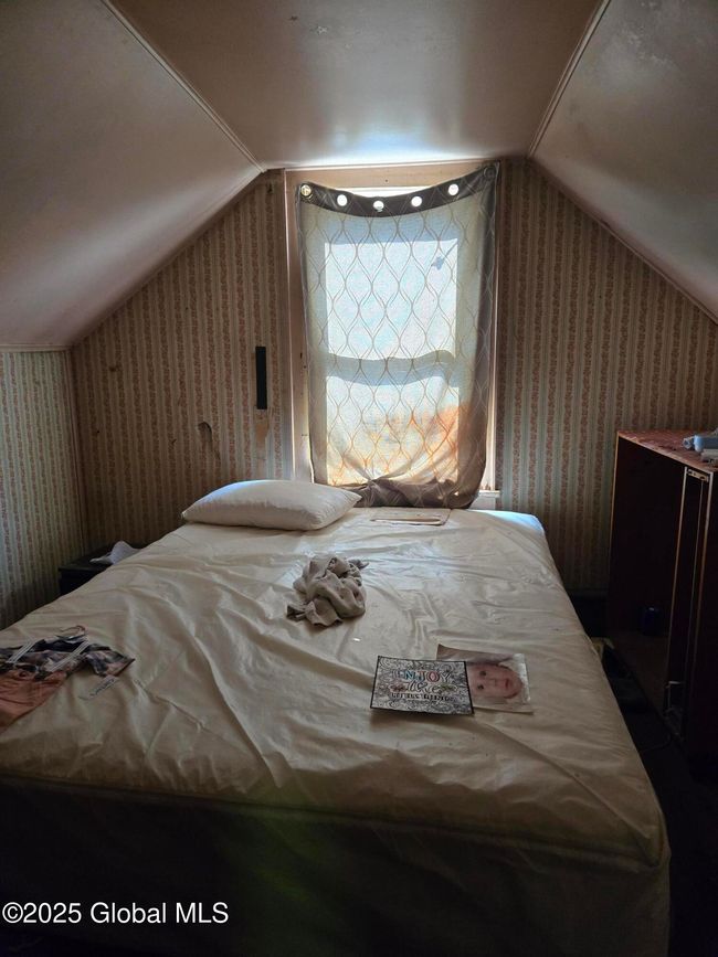 14 Western Ave, House other with 3 bedrooms, 1 bathrooms and 3 parking in Colonie NY | Image 10
