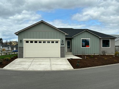 115 Oak Valley Dr, Talent, OR, 97540-8633 | Card Image