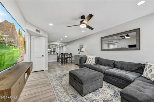 102-3301 E Earll Dr, Phoenix, AZ, 85018-8401 | Card Image