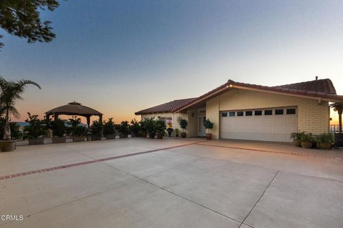 1234 E Tujunga Ave, Burbank, CA, 91501 | Card Image