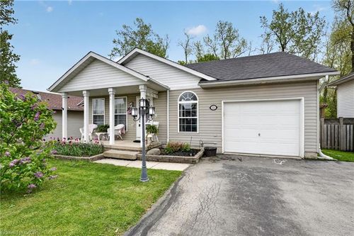 11 Rochelle Crescent, Ridgeway, ON, L0S1N0 | Card Image