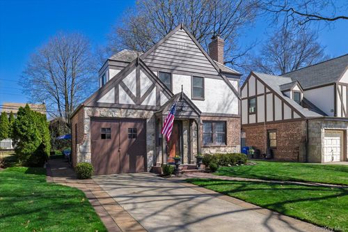 16 Revere Dr E, Floral Park, NY, 11001-2815 | Card Image