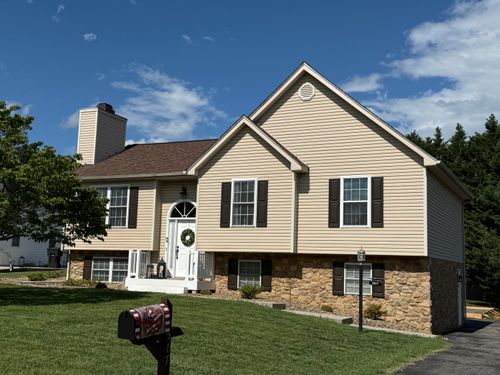 2517 Bloomfield Ave, Roanoke, VA, 24012-6794 | Card Image
