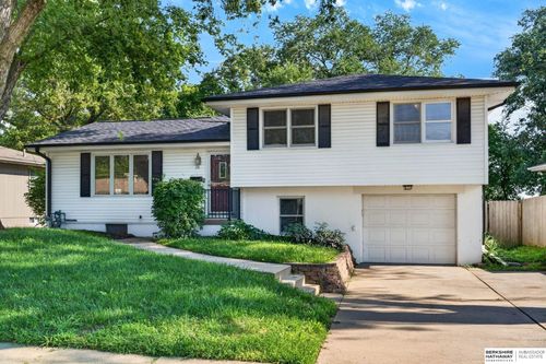 28 Crestwood Dr, Council Bluffs, IA, 51503-0201 | Card Image