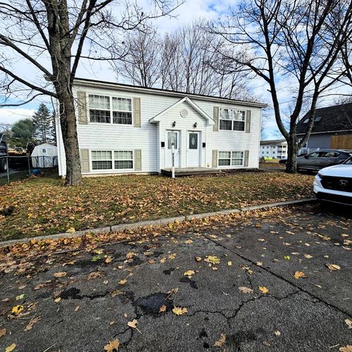 135-137 Brook St, North Sydney, NS, B2A2K3 | Card Image