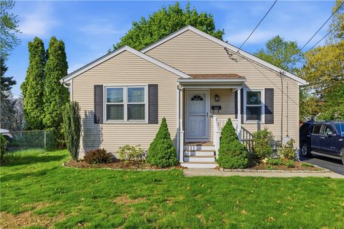 365 Maple St, Warwick, RI, 02888-3212 | Card Image