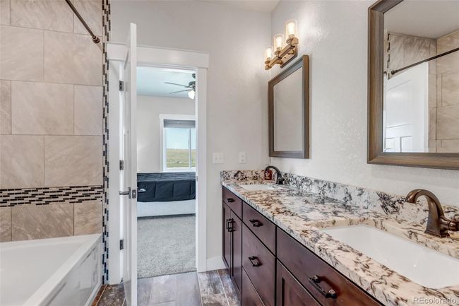 Main Level Jack and Jill | Image 18