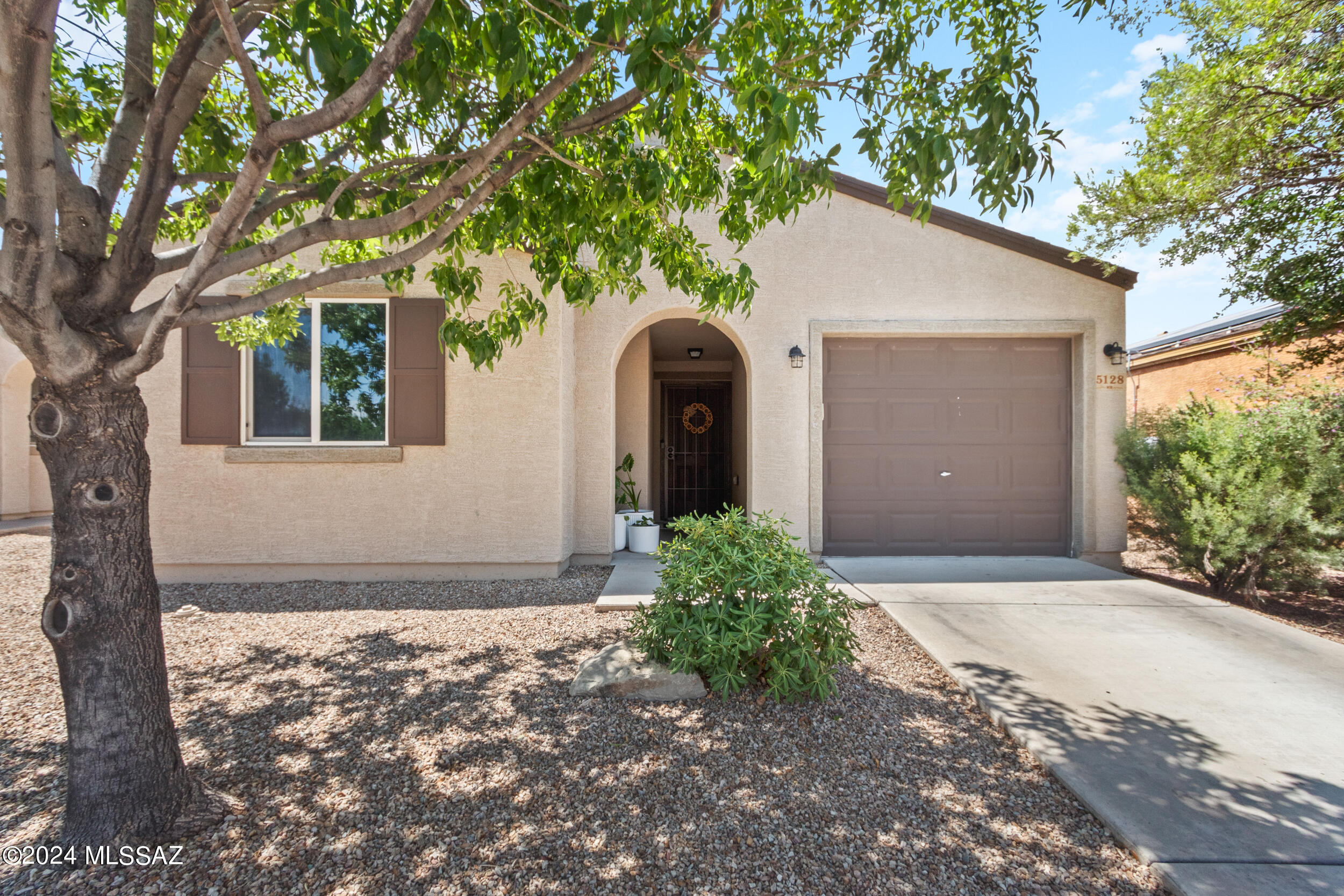 Desert Straw Ln, Tucson, AZ 85756