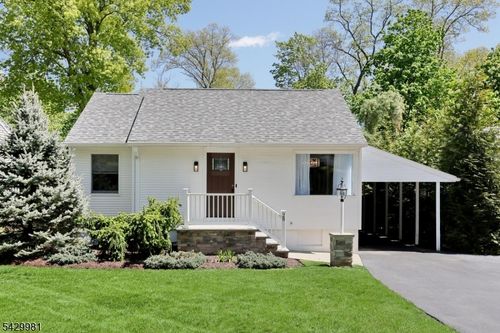 28 Minnehaha Blvd, Oakland, NJ, 07436-2816 | Card Image