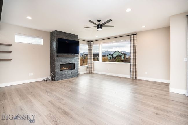 Great Room - Main Level | Image 12