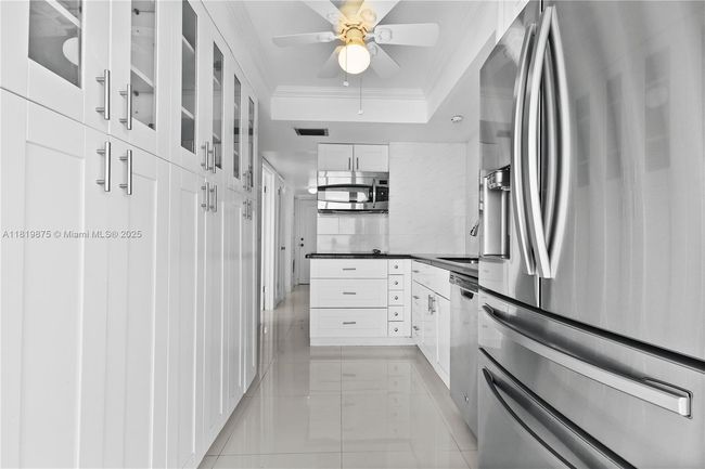 APT-8A - 77 Crandon Blvd, Condo with 2 bedrooms, 2 bathrooms and null parking in Key Biscayne FL | Image 19