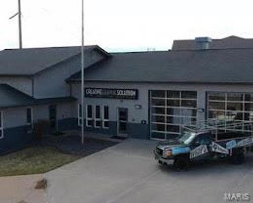 8200 Orf Rd, Lake St Louis, MO, 63367-4048 | Card Image