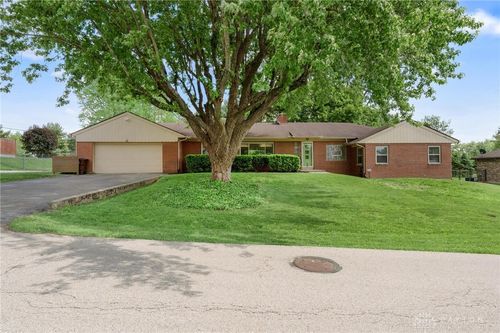 285 Helen Ave, Xenia, OH, 45385-1511 | Card Image
