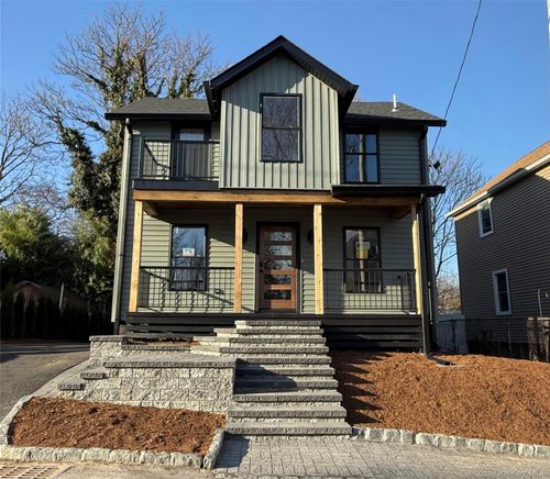 39 Falconer St, Beacon, NY, 12508-3526 | Card Image