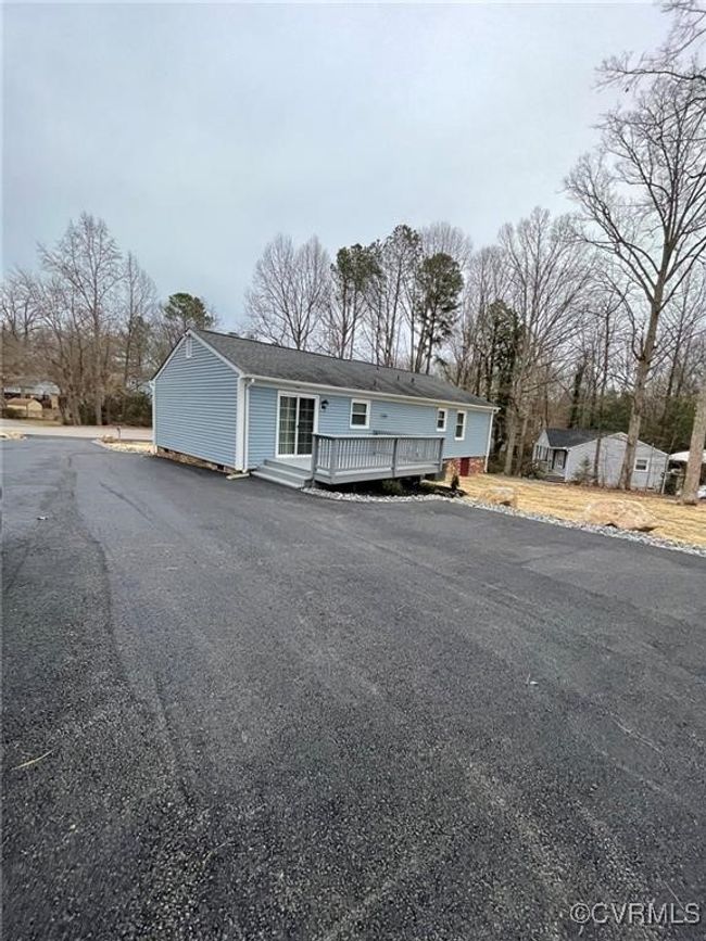 View of front facade featuring a deck | Image 7