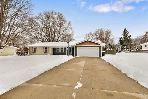 18345 W Michaels Road, New Berlin, WI, 53146 | Card Image