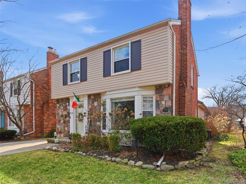 2073 Lochmoor Blvd, Grosse Pointe Woods, MI, 48236-1711 | Card Image