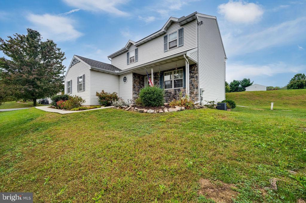 Constitution Dr, Hamburg, PA 19526