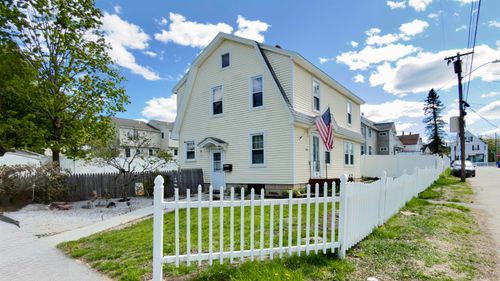 15 Hayes Ave, Manchester, NH, 03103-3618 | Card Image