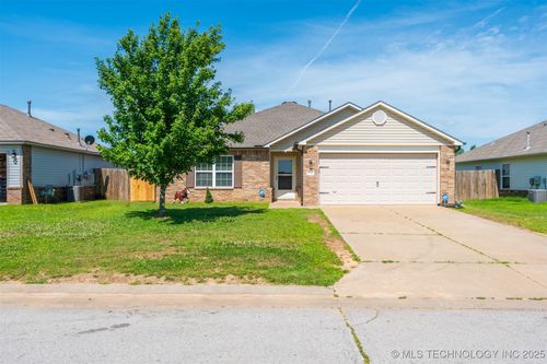 9222 251st East Ave, Broken Arrow, OK, 74014-3864 | Card Image