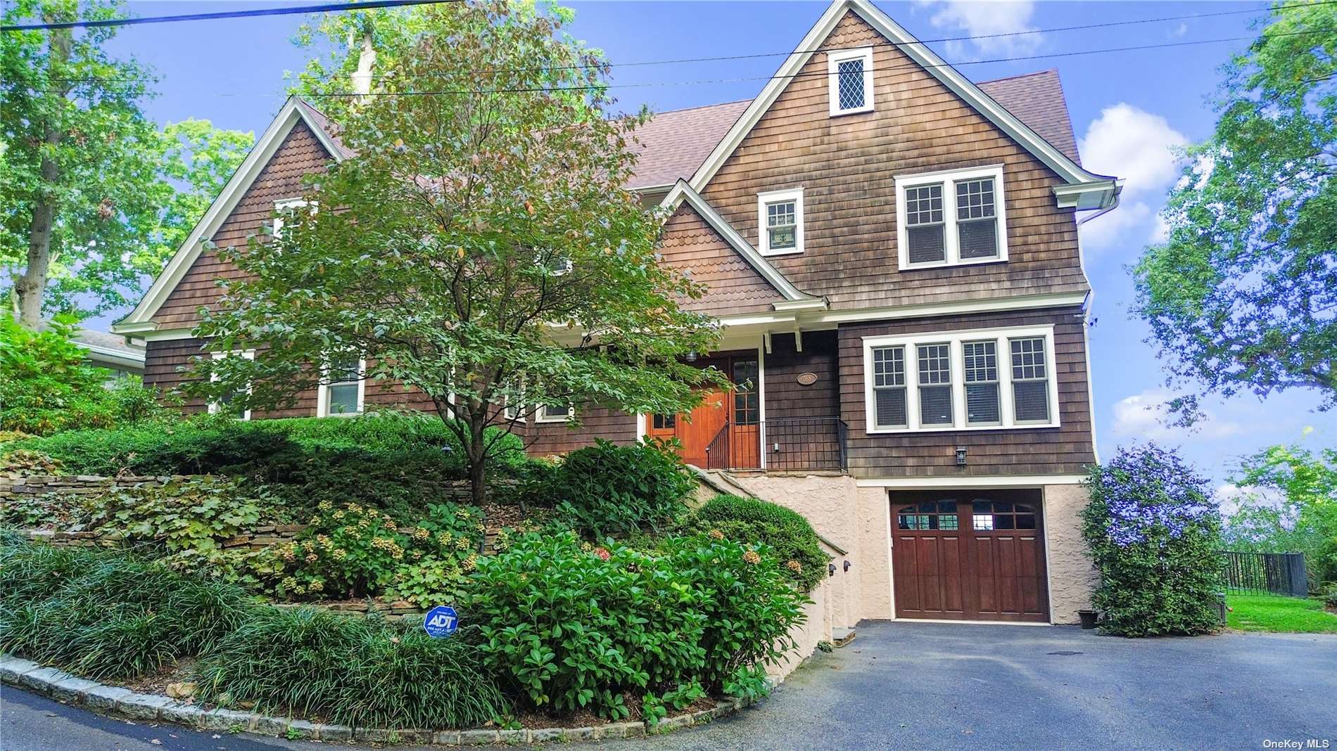 Connecticut View Dr, Oyster Bay, NY 11771