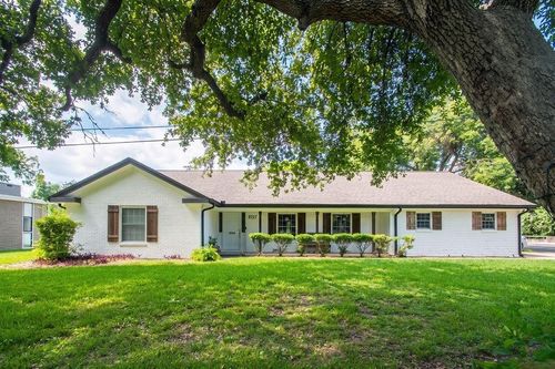 220 Oyster Creek Dr, Lake Jackson, TX, 77566-4402 | Card Image