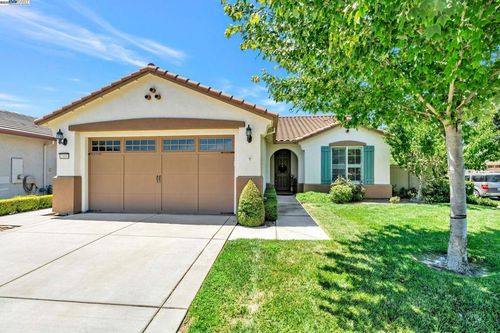 2491 Redbud Way, Manteca, CA, 95336-5201 | Card Image