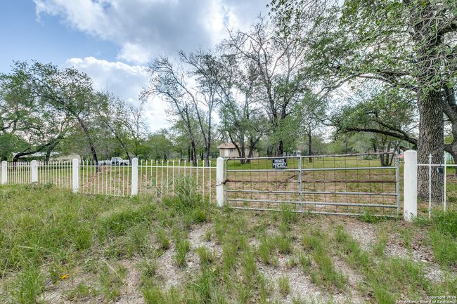 67 N 5 Th St, House other with 2 bedrooms, 1 bathrooms and null parking in Somerset TX | Image 10