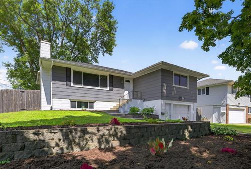 2021 22nd St Nw, Rochester, MN, 55901-8028 | Card Image