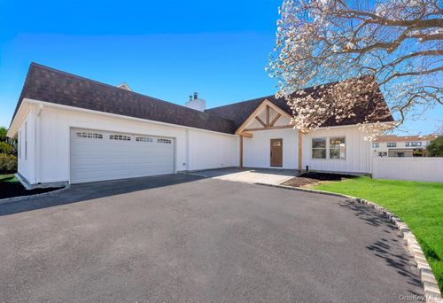 66 Lighthouse Rd, Babylon, NY, 11702-4306 | Card Image