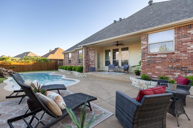 Plenty of space to entertain and relax. | Image 34