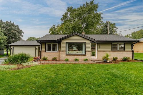 3841 S Sunny Ridge Lane, New Berlin, WI, 53151 | Card Image