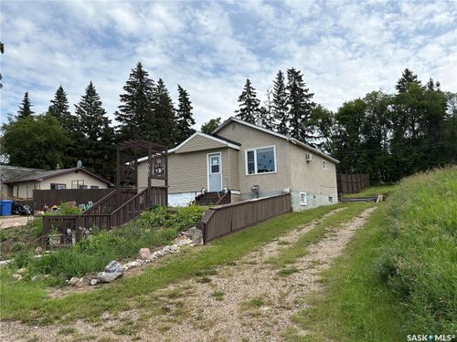 561 18th Street E, Prince Albert, SK, S6V1H8 | Card Image