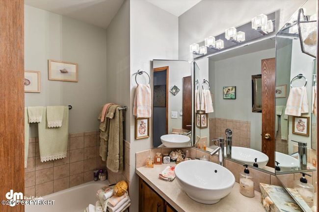 Upstairs bathroom | Image 11