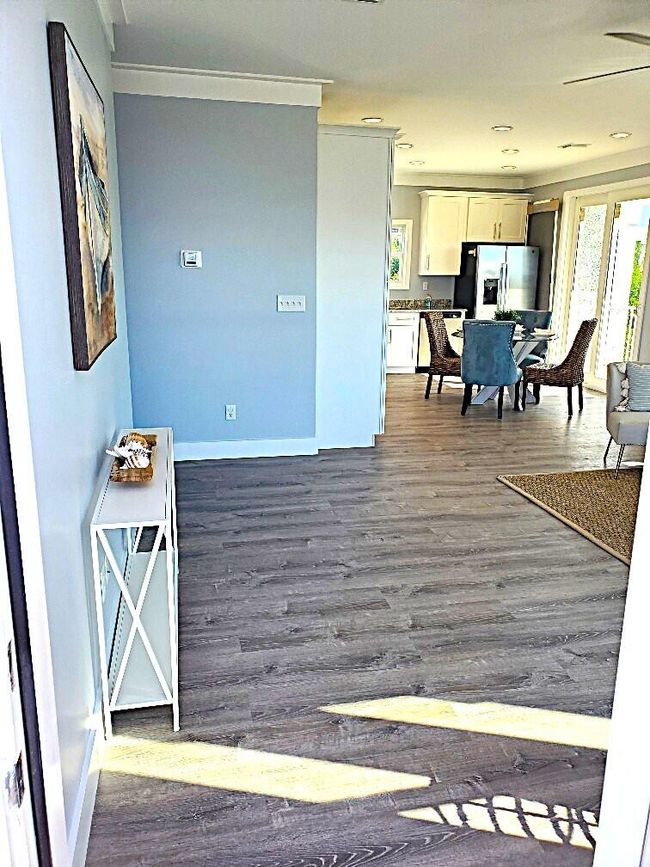 Interior with staging | Image 6
