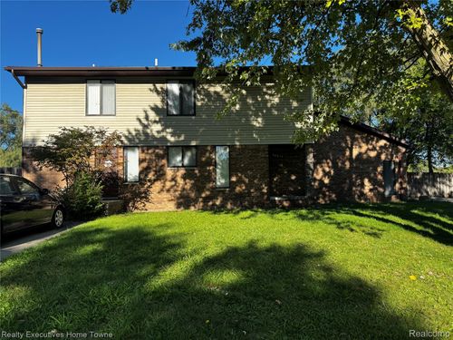 38615 Meadowdale St, Clinton Twp, MI, 48036-3515 | Card Image