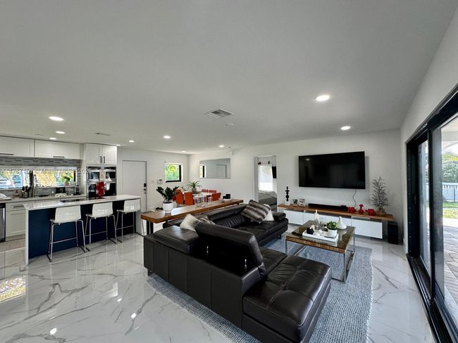 2501 Ne 50 Th St, House other with 3 bedrooms, 2 bathrooms and null parking in Lighthouse Point FL | Image 5