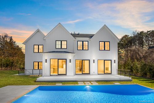 354 Saint Andrews Rd W, Southampton, NY, 11968-3744 | Card Image