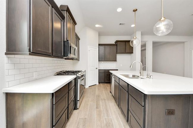 13208 Sage Meadow Ln, House other with 3 bedrooms, 2 bathrooms and 2 parking in Pearland TX | Image 13