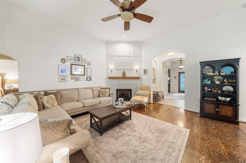 30 S Creekmist Pl, The Woodlands, TX, 77385-3744 | Card Image