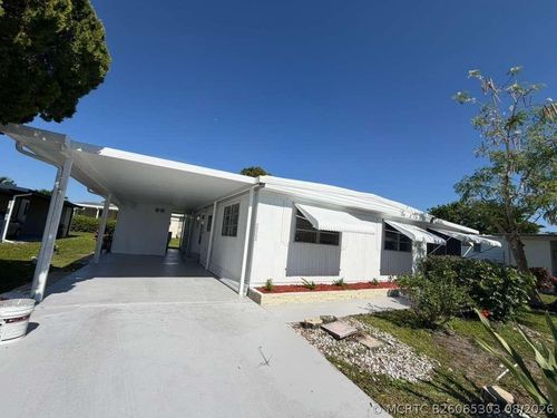 8864 Kings Dr, Boynton Beach, FL, 33436-2372 | Card Image