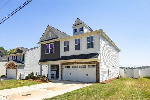 4760 Bell West Dr, Kernersville, NC, 27284-9301 | Card Image