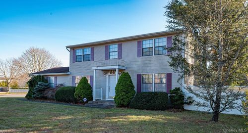 290 E Woodside Ave, East Patchogue, NY, 11772-4600 | Card Image