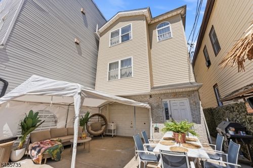 56 Vincent St, Newark, NJ, 07105-4312 | Card Image