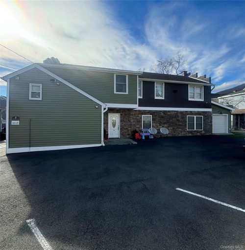 8 Mccullums Ln, Highland Falls, NY, 10928-1802 | Card Image