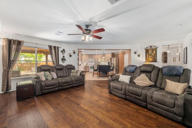 903 E Olympic Dr, House other with 3 bedrooms, 2 bathrooms and 2 parking in Pflugerville TX | Image 11