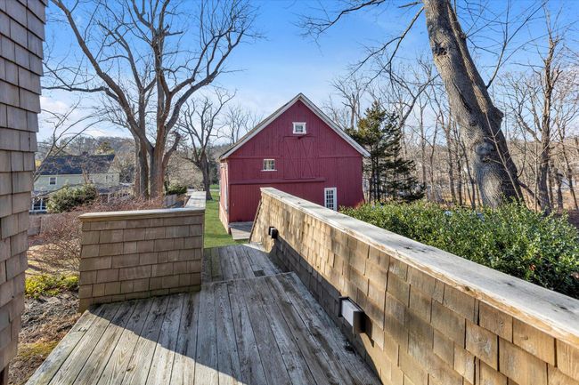 Deck with an outbuilding | Image 27