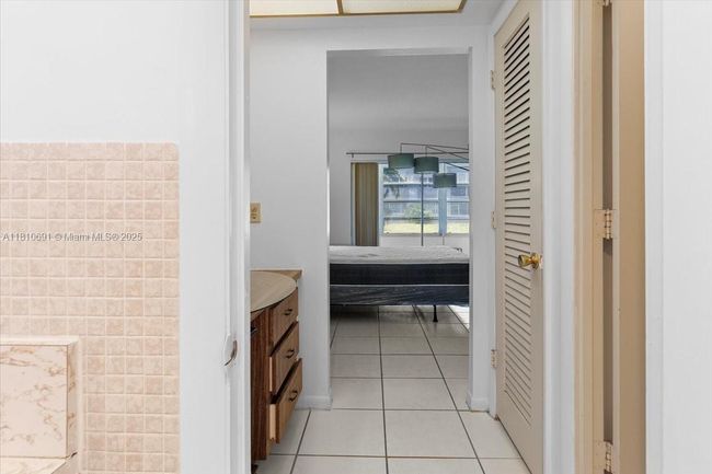 APT-109 - 2200 Park Ln, Condo with 1 bedrooms, 2 bathrooms and null parking in Hollywood FL | Image 19