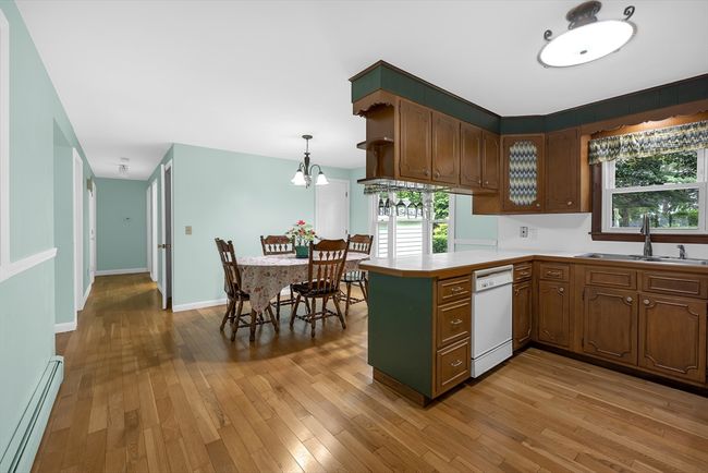 21 Crestfield Ln, House other with 3 bedrooms, 2 bathrooms and 5 parking in Leominster MA | Image 5