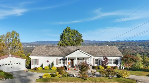 4886 Eagle Pointe Dr, Kingsport, TN, 37664-4679 | Card Image